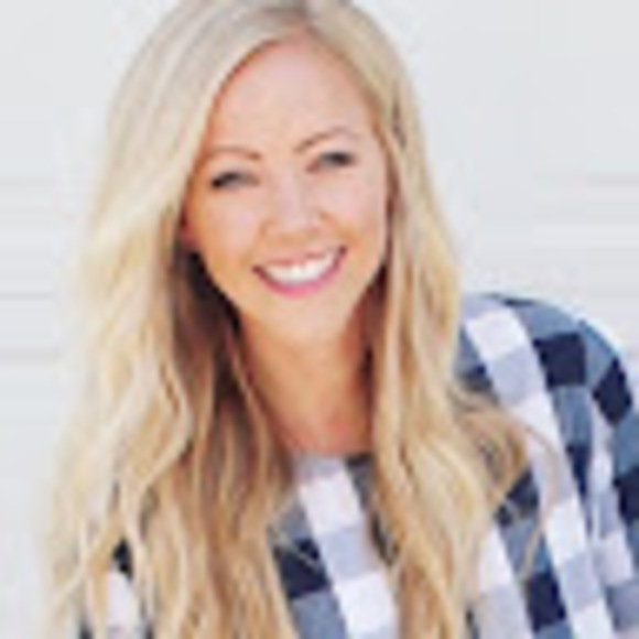 Meet your Posher, Courtney - Picture 1 of 1